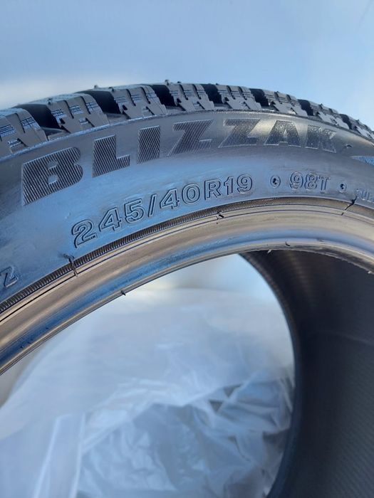 Шины Bridgestone 245/40/19