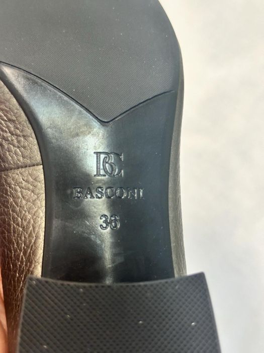 Продаются новые туфли Basconi