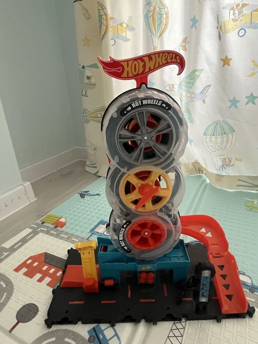 Hot wheels писти+подарък колички