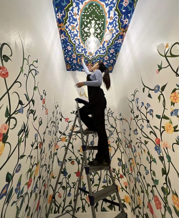 Роспись Стен Астана, Художник