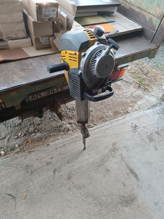 Picamăr Wacker Neuson BH55 pe benzină, cu daltă