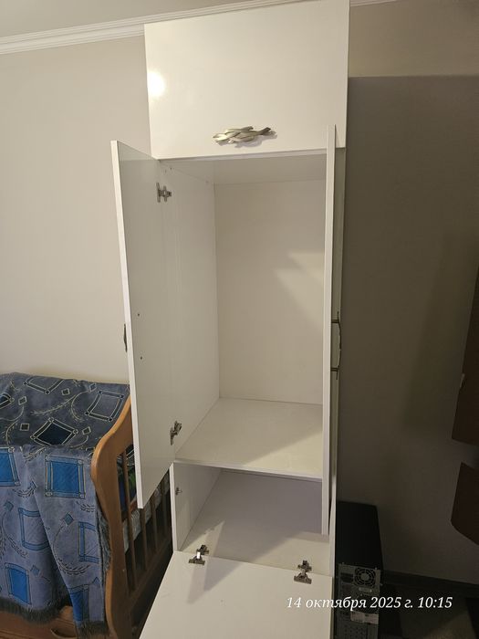 Шкаф белый высокий