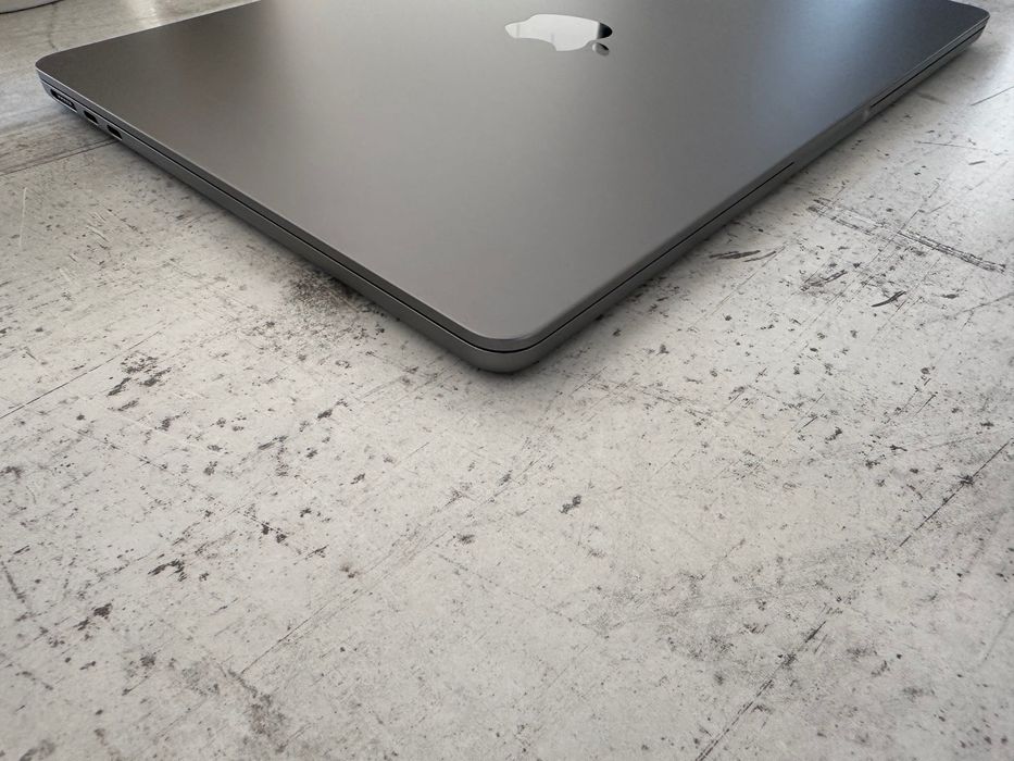 MacBook Air 13" M3 Chip 8-CPU, 10-GPU, 16GB RAM, 256GB SSD