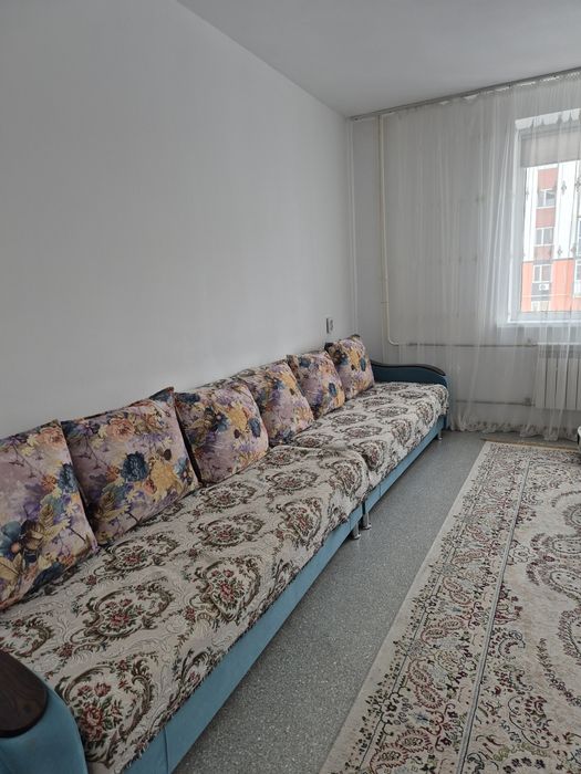 Продаю прихожку и диван