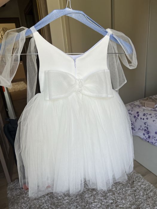 Приказна тюлена бяла рокля размер 1-2год