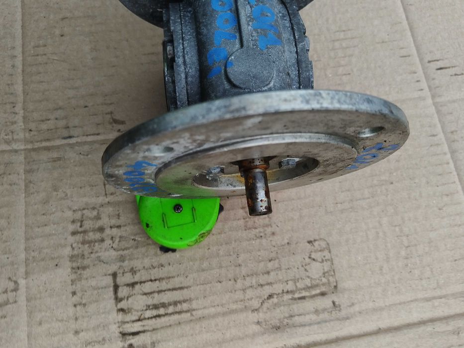 Reductor 20/1 la 90 de grade