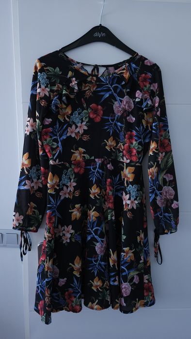 Дамска рокля на цветя