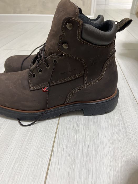 Продам демисезонные ботинки RedWing