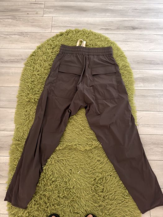 Pantaloni made by society