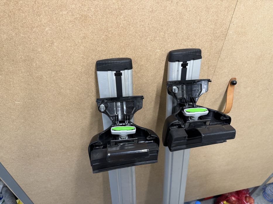 Thule - греди за Тойота Т25