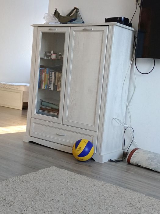 Продам шкаф - витрина  книжный шкаф