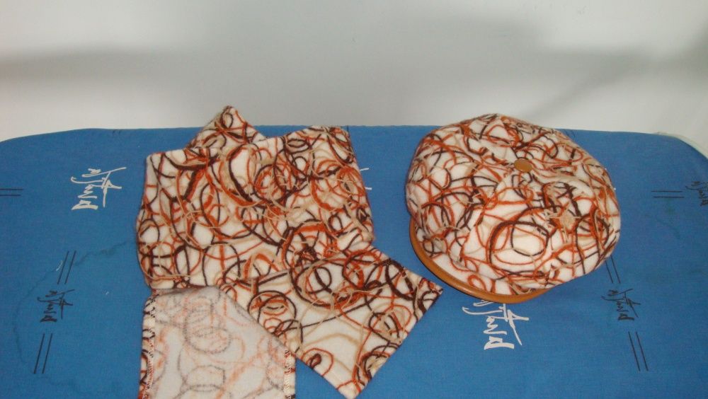 Берет с шарфом из шерсти