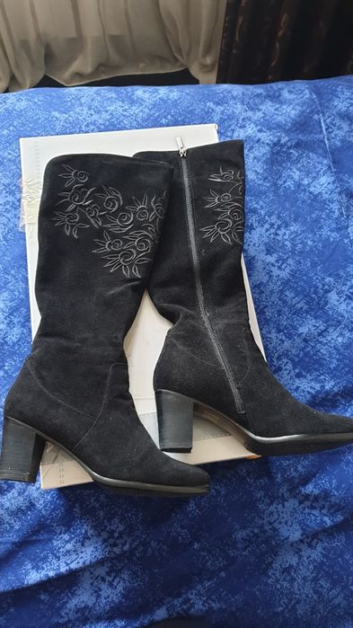 Продам сапоги замшевые