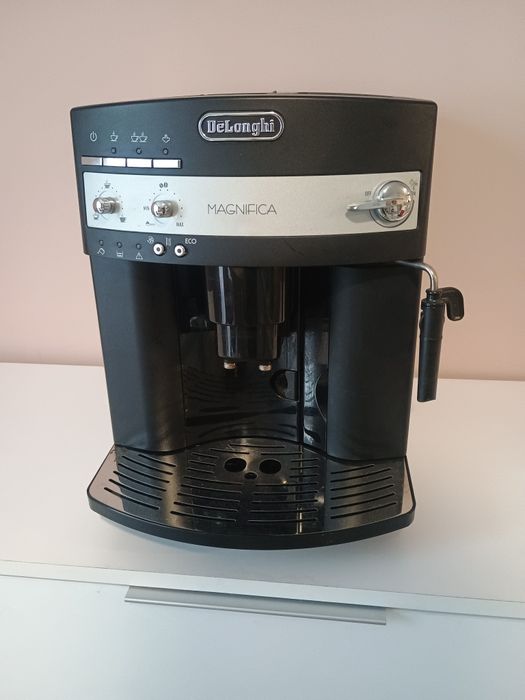 Автоматична кафемашина DeLonghi Magnifica ESAM3000.B.