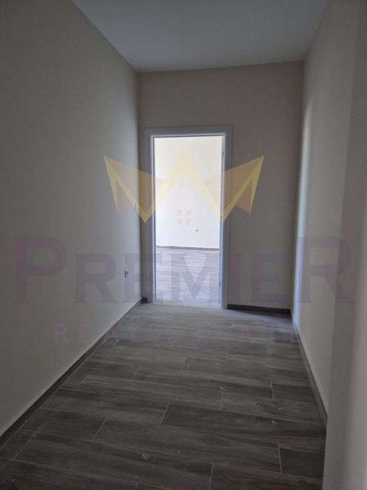 Продава се Тристаен апартамент в Бургас, Меден рудник - зона Д - 92 кв.м за 1606 €/кв.м - Снимка #2