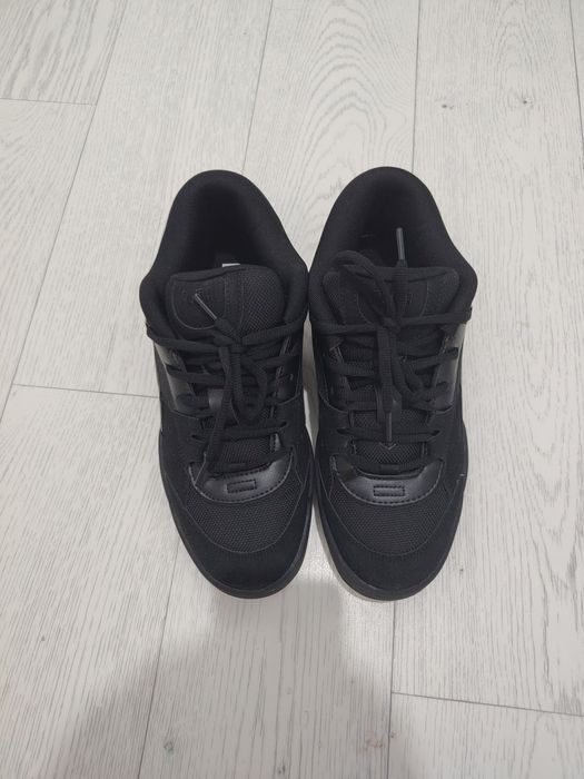 Продам кроссовки новые