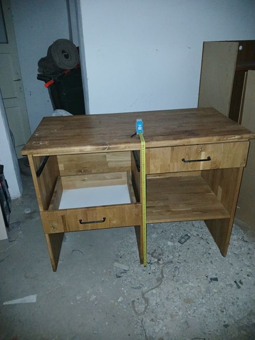 Vand mobilă veche din lemn, în stare bună.