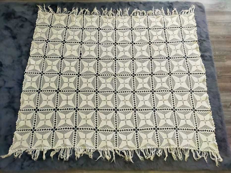 Cuvertură mare brodată manual