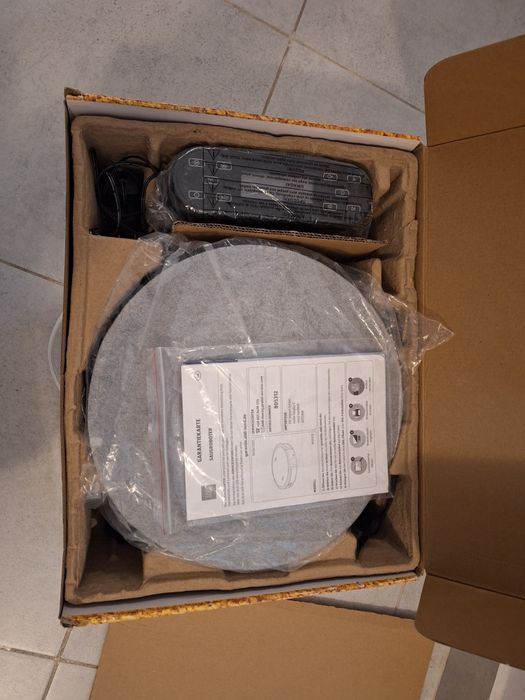 Aspirator robot cu telecomanda  Saugroboter