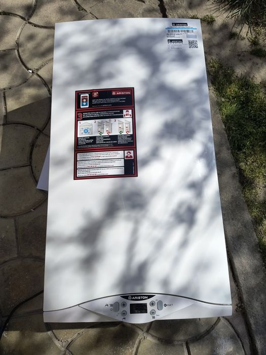 Centrala termica FUNCTIONLA  Ariston Cares Premium 24 eu2