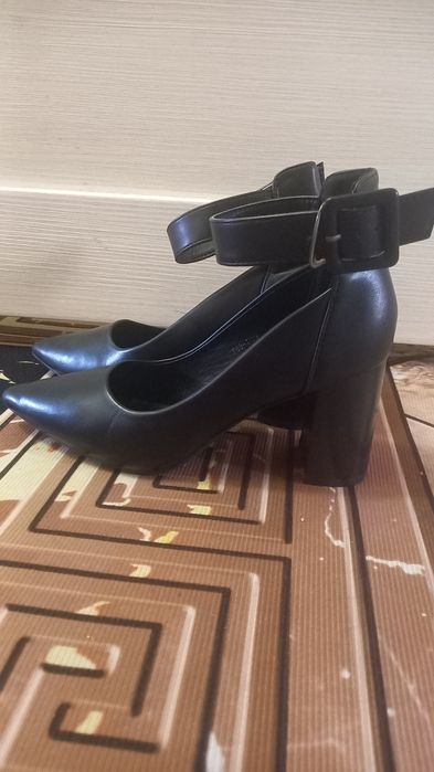 Продам женские туфли