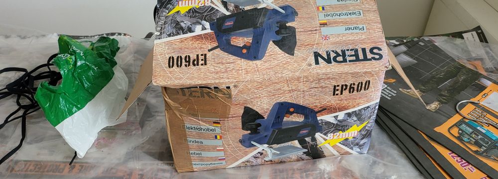 Vând rindea noua Stern  EP600 100 RON doar în București.