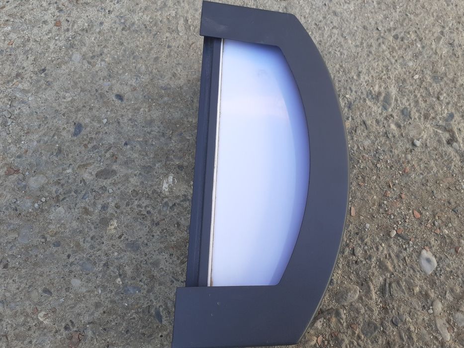 Vând aplica LED pentru exterior