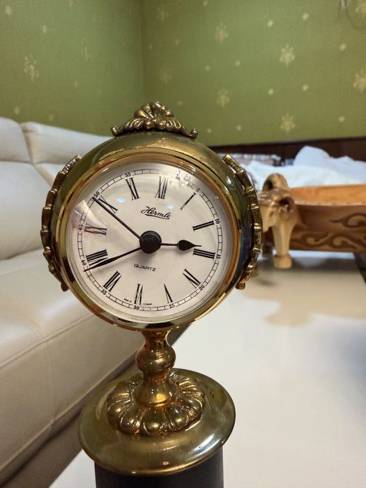 Продам настольные часы