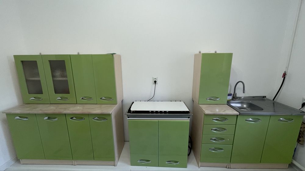 Кухня б/у сатылады.