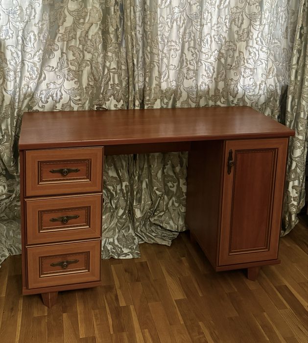 Стол письменный Классика