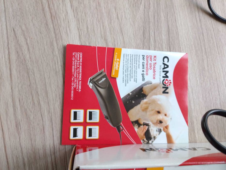 Vand masina electrica pentru tuns cainii.