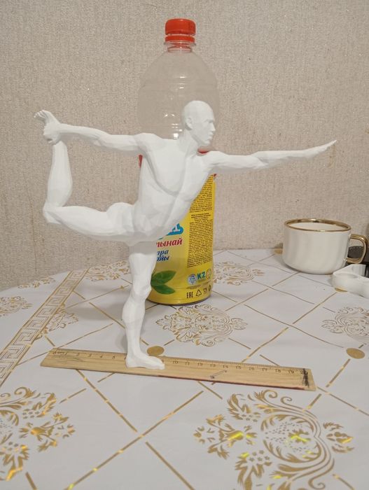 Фигурка «Йог» — белый декор для интерьера, высота 20 см.