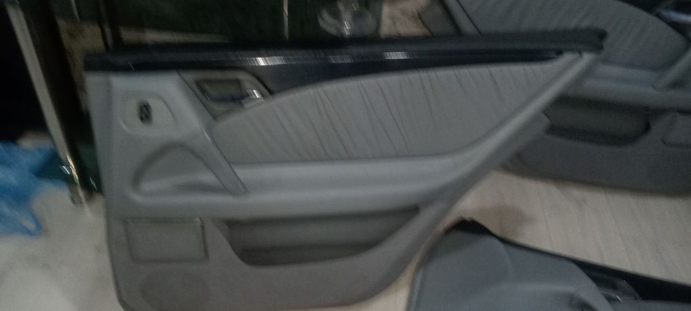 Дверные обшивки сиденья  Мерседес 210