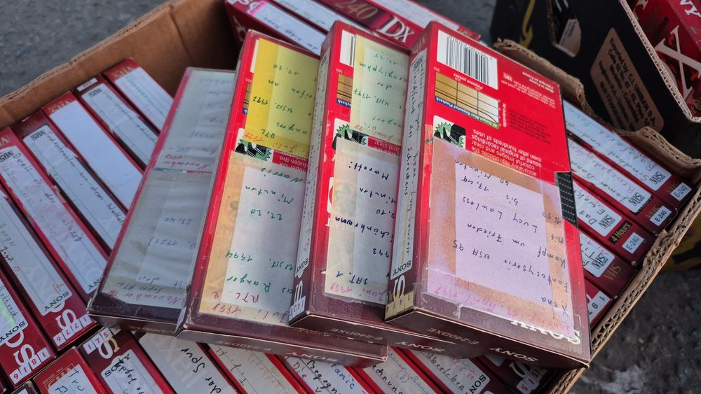 Vând 80 casete video VHS originale Sony de 240 min. colectie de filme