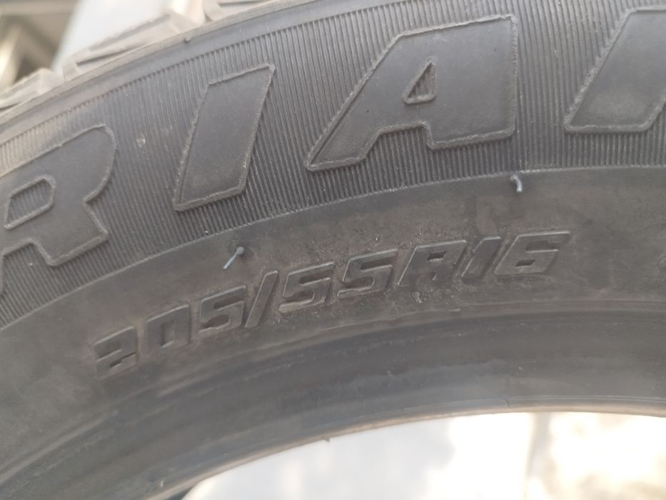 Продам шины зимние triangle 205/55/16