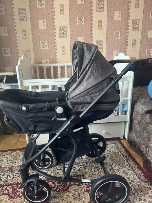 Продадим детскую коляску