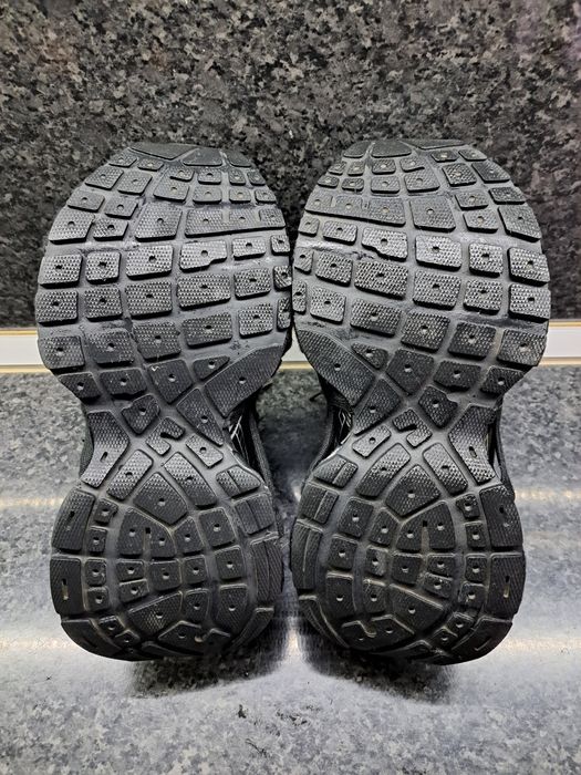 Продавам мъжки чисто нови маратонки  оригинални закупени от Германия.