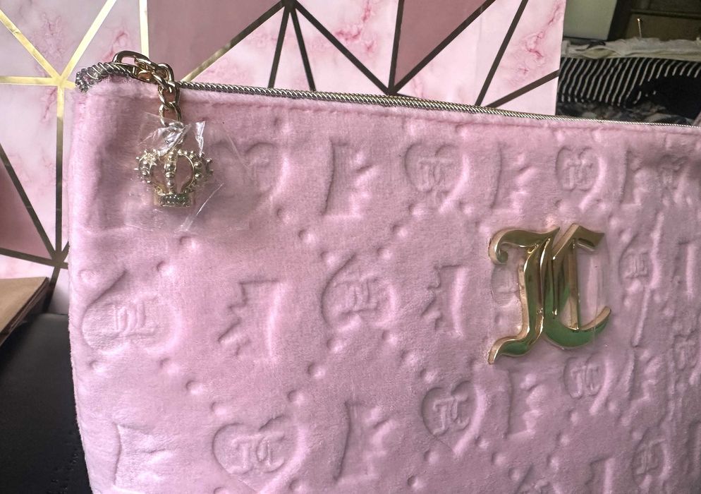 Оригинал JUICY COUTURE Розова Велурена Козметична Чанта/Несесер Голяма НОВИ с Етикет Избери!