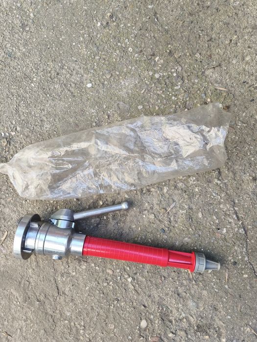 Furtun de pompieri nou și țeavă de refulare