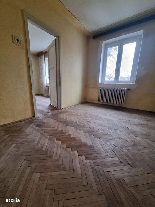 Apartament 2 camere, zona Centru, etaj 2 !