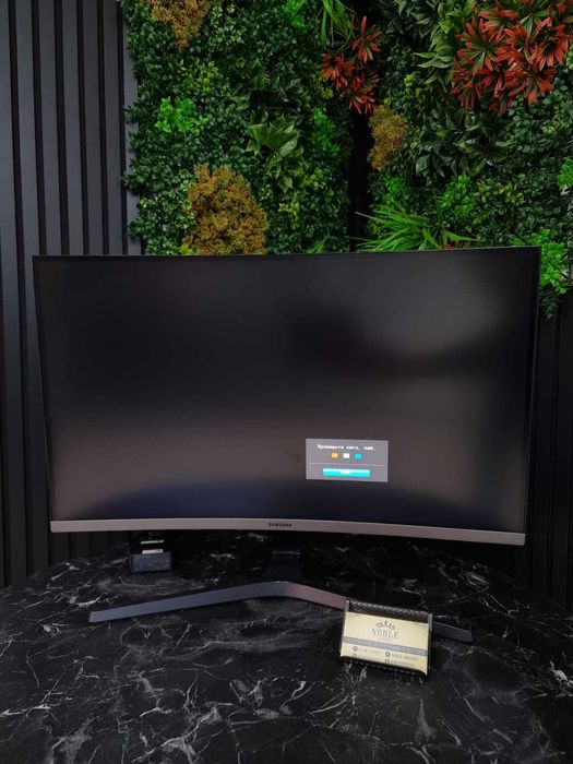 Noble Amanet - Monitor Samsung C27R500FHI, Curved
