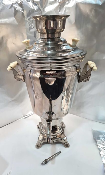 Samovar electric sovietic (sau "Electrosamovar") (200 - 180 lei)