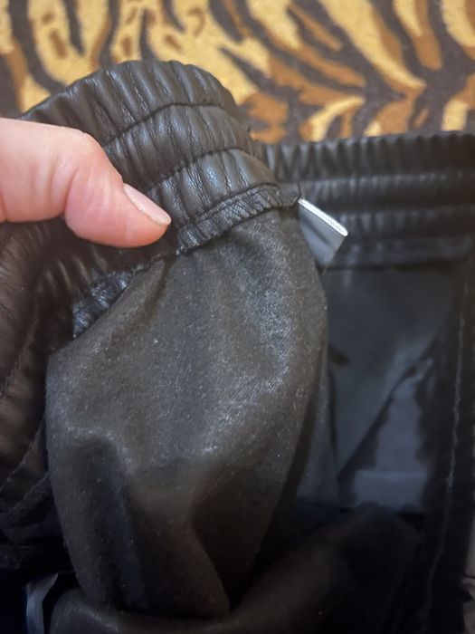 Чисто нов кожен панталон