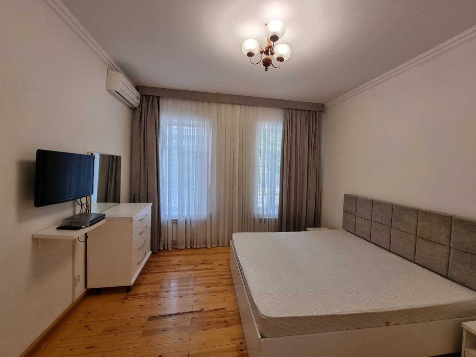 Ракатбоши.  Сдам  в аренду уютный 5 комнатный дом в самом центре .