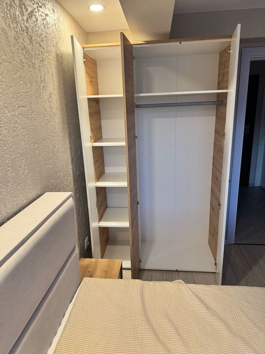 Обзавеждане за спалня - гардероб, скрин, нощни шкафчета