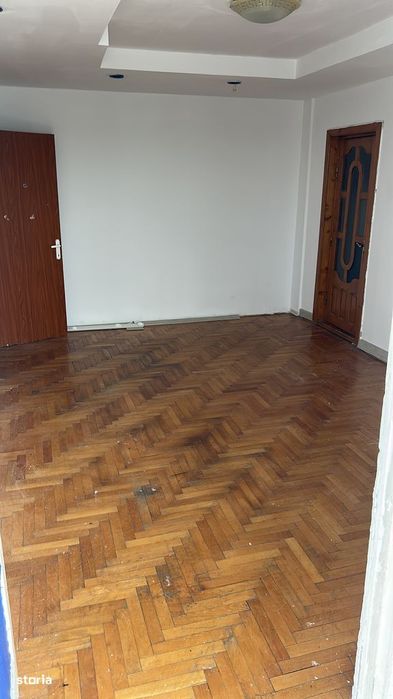 Apartament 3 camere, balcon, etaj 7, Călărași