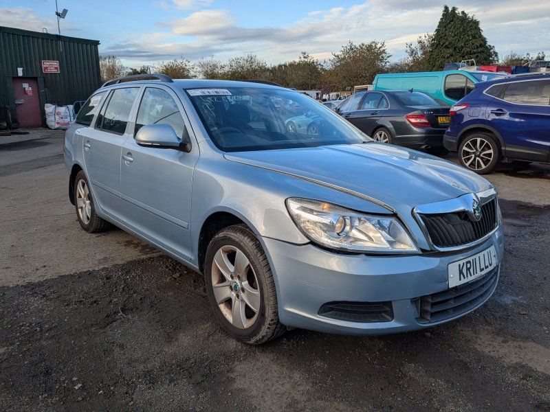 Dezmembrari / Dezmembrez Skoda Octavia 2 Combi (1Z5) Facelift 1.6 Benz BSE cutie viteze manuală cod culoare LF8K