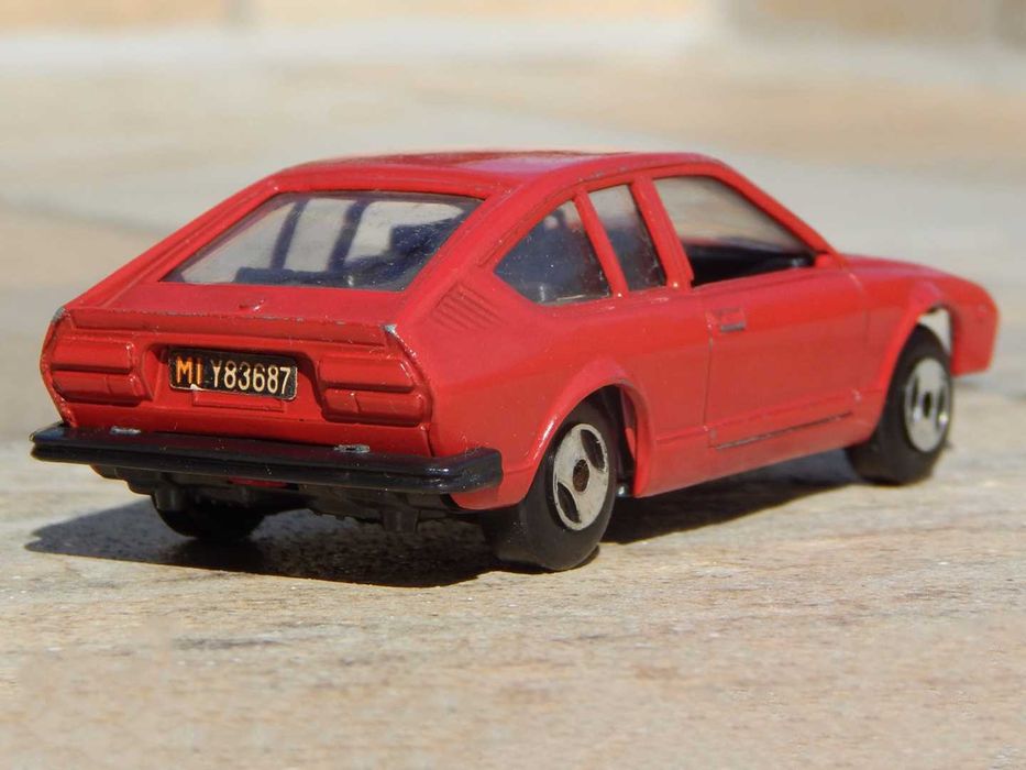 Macheta Alfa Romeo Alfetta GT Coupe sc 1:43 Polistil Italia cu lipsuri