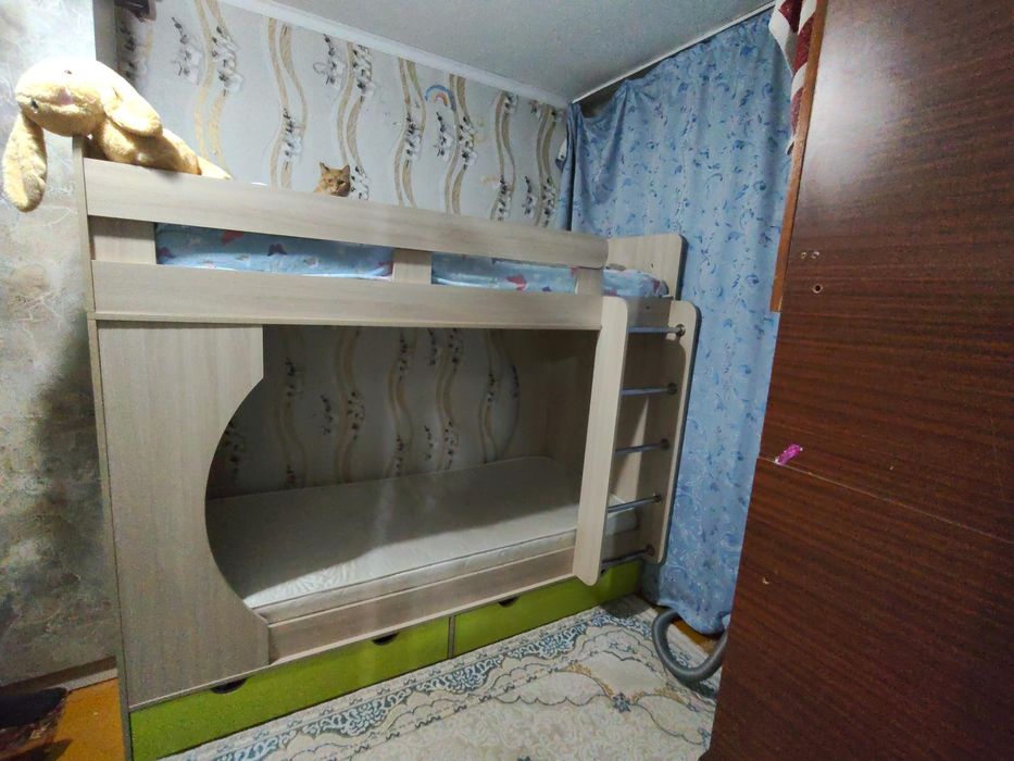 Продам двухярусную кровать