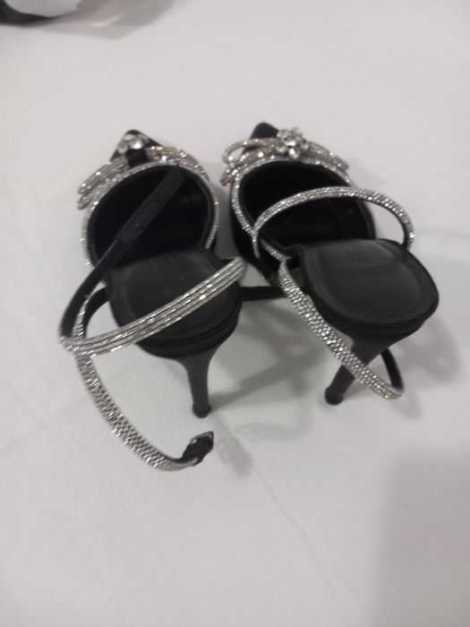 Vând papuci de gala